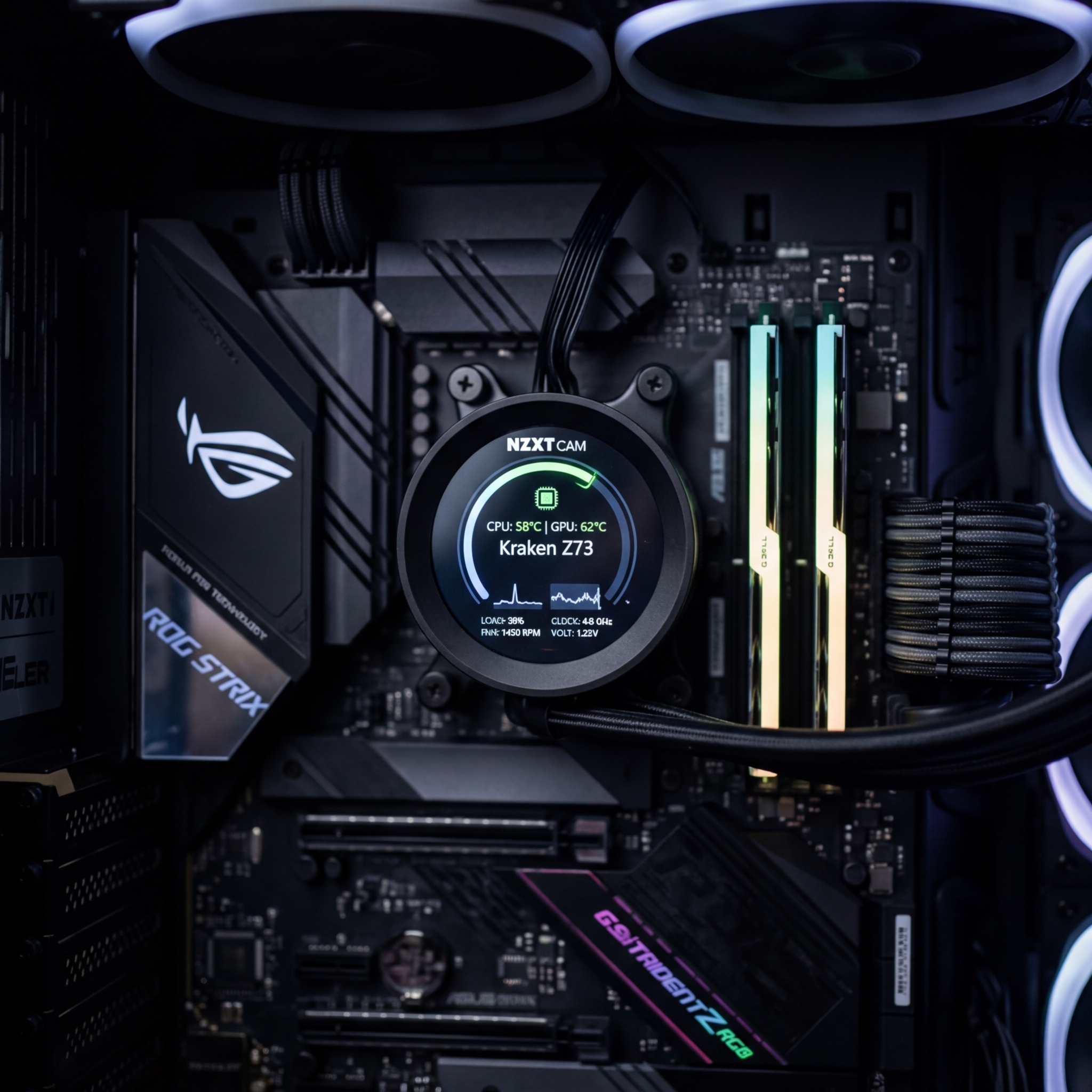 Innenansicht eines PCs mit Kraken Z73 Kühlkörper und RGB-RAM